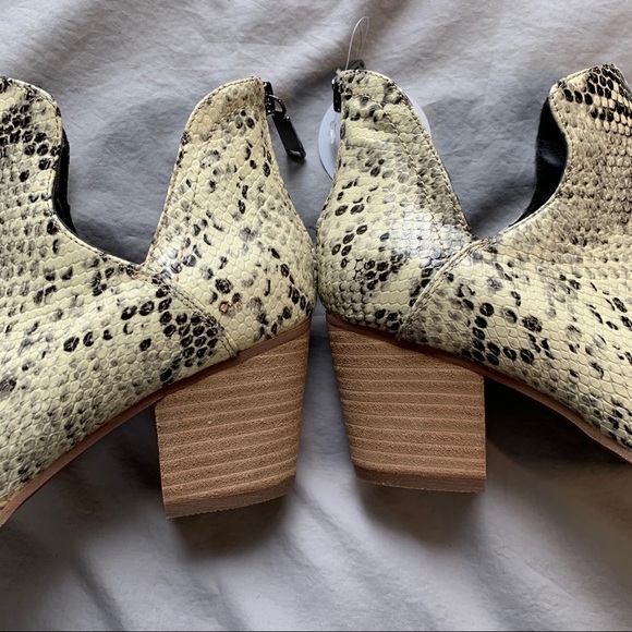 NWT Blondo Waterproof Leather Bootie Snake Skin - Picture 8 of 9